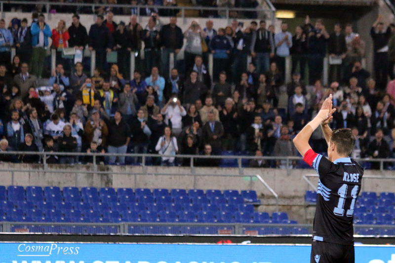 Lazio - Klose day - Miro saluta con goal su rigore in un Olimpico pieno ad applaudirlo. [foto C. Martemucci]