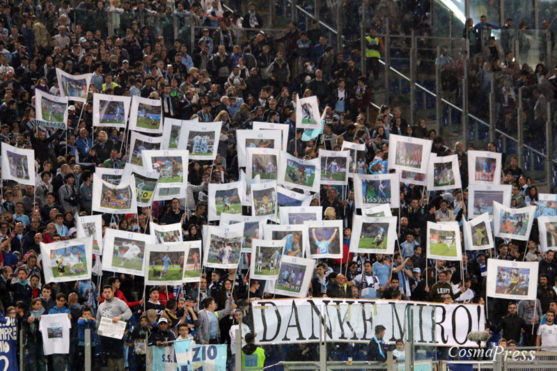 Lazio - Klose day - Miro saluta con goal su rigore in un Olimpico pieno ad applaudirlo. [foto C. Martemucci]