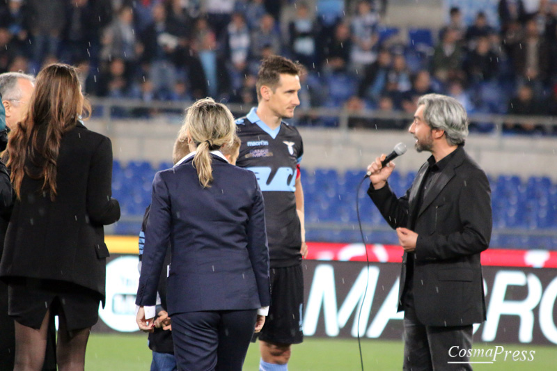 Lazio - Klose day - Miro saluta con goal su rigore in un Olimpico pieno ad applaudirlo. [foto C. Martemucci]