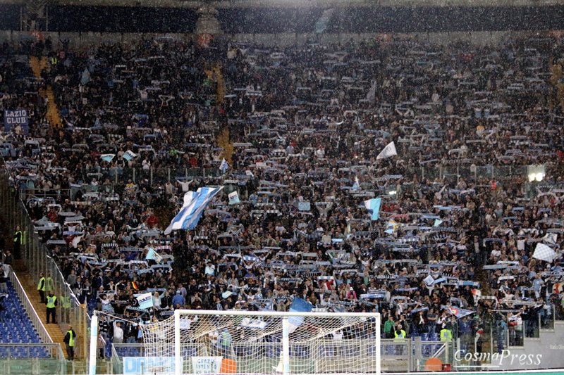 Lazio - Klose day - Miro saluta con goal su rigore in un Olimpico pieno ad applaudirlo. [foto C. Martemucci]