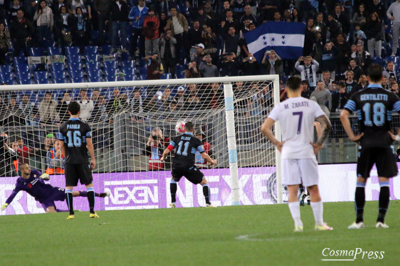 Lazio - Klose day - Miro saluta con goal su rigore in un Olimpico pieno ad applaudirlo. [foto C. Martemucci]