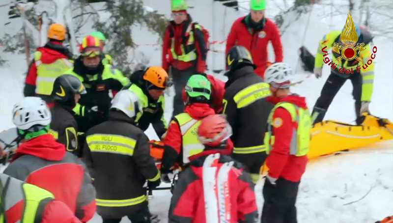 Hotel Rigopiano: Estratta viva la figlia del cuoco. La madre aveva indicato ai soccoritori dove scavare.