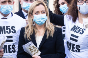 Flash Mob di Fratelli d'Italia: “M5S mette all'asta l'Italia votando il Mes”