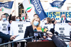 Flash Mob di Fratelli d'Italia: “M5S mette all'asta l'Italia votando il Mes”